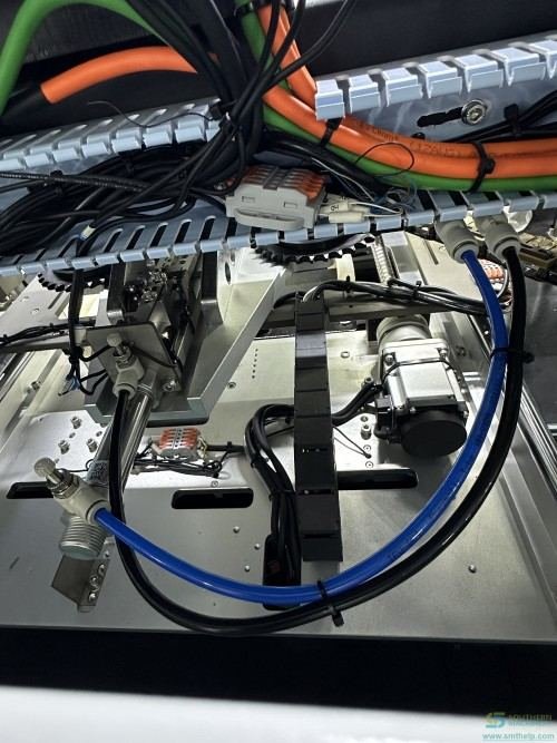 S3000 Automatic Radial Insertion Machine – Inside the machine